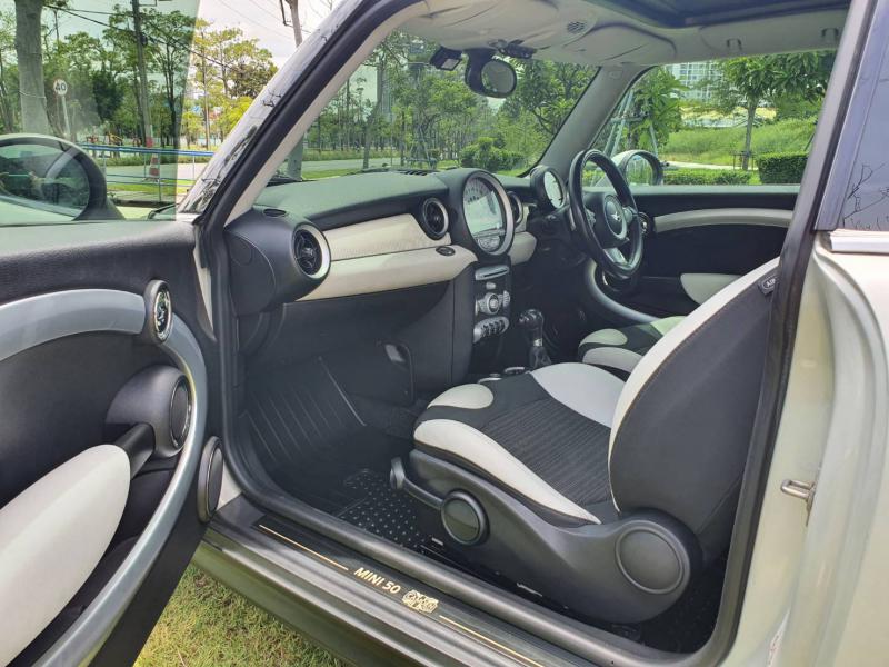 MINI Cooper S รุ่นพิเศษ50ปี CAMDEN 2010