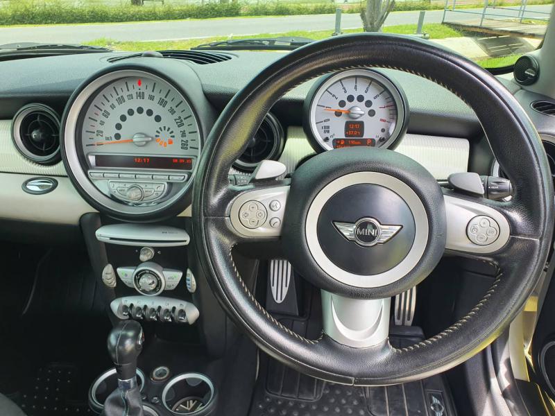 MINI Cooper S รุ่นพิเศษ50ปี CAMDEN 2010