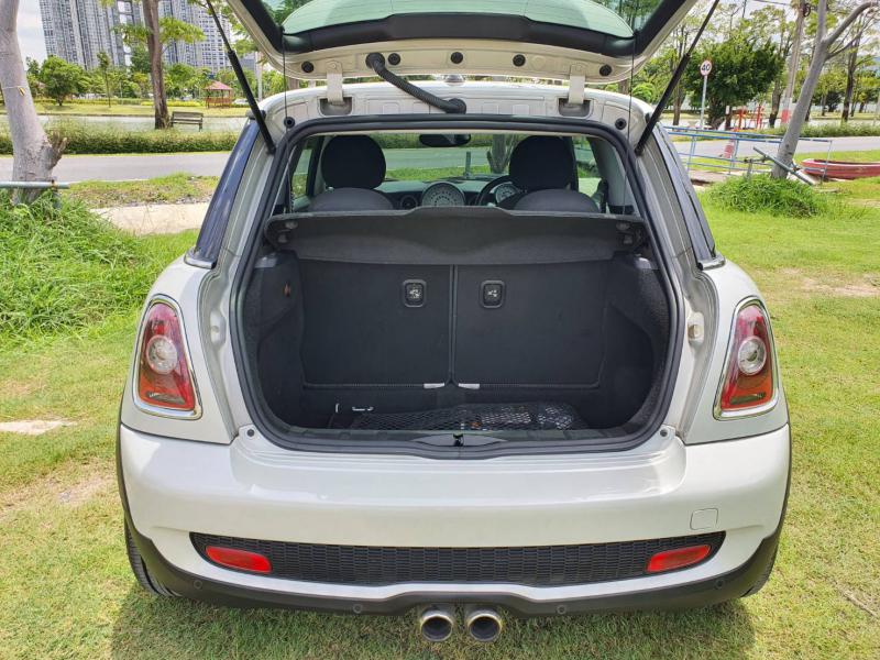 MINI Cooper S รุ่นพิเศษ50ปี CAMDEN 2010